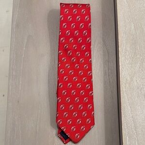 Vineyard Vines Red and White Patterned Tie